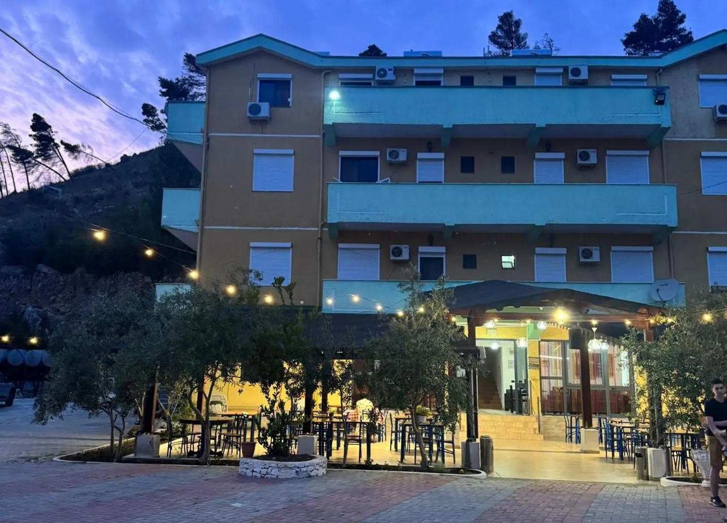 Hotel Bolonja Shëngjin